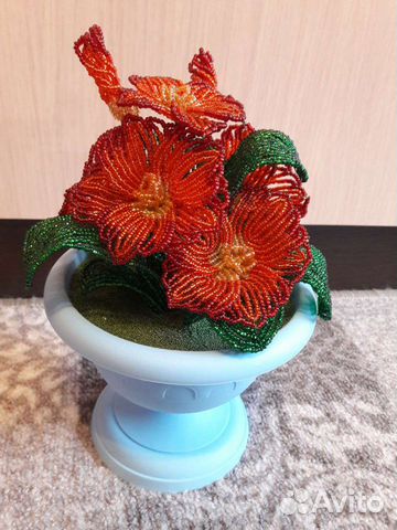 Подарки ручной работы: цветы из бисера,деревья и т