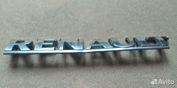 Шильдики Сандеро 1 на дверь багажника