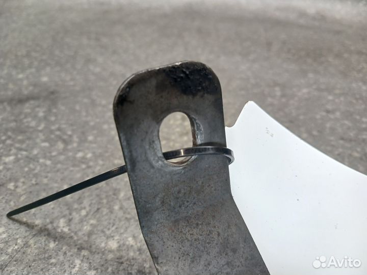 1901390 Кронштейн трубопровода системы