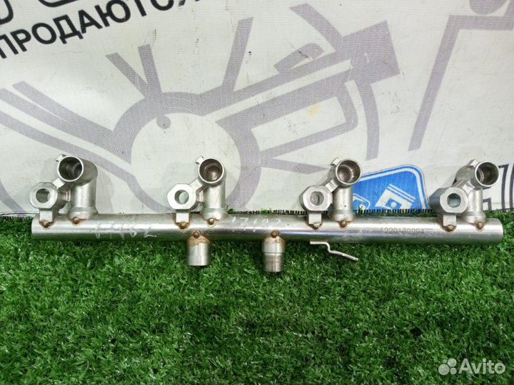 Топливная рампа Mercedes-Benz C-Class W204 271820