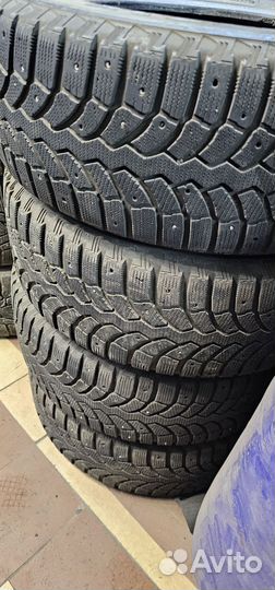Bridgestone Blizzak Spike-01 235/60 R17 106T