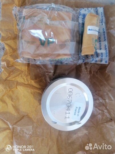 Поршень двс с пальцами и поршневыми кольцами Ford