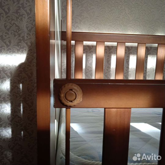 Детская кроватка с матрасом