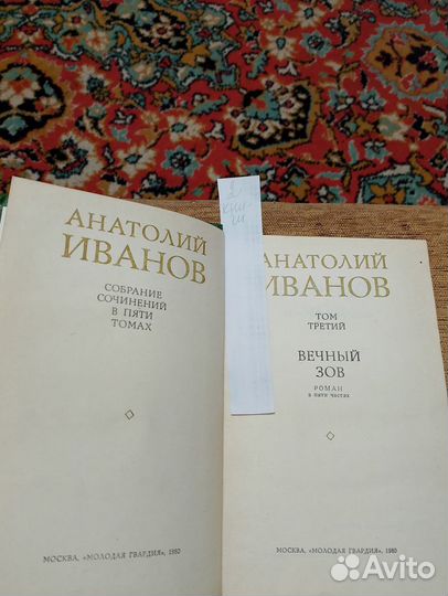 Книг много разных, фантастика, приключения