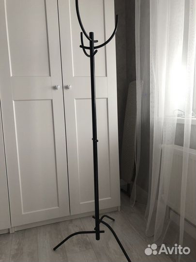 Вешалка напольная металлическая