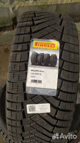 Pirelli Ice Zero FR 245/45 R19 102H