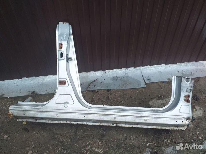 Порог правый Geely Emgrand EC7 седан 2012 год