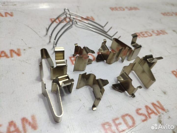 Зажим тормозных колодок передний Toyota Town Ace