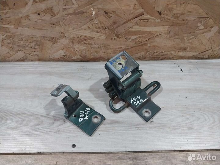 Петля двери передняя правая Audi A4 B5