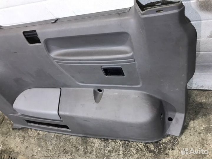 Обшивка багажника левая Volkswagen Transporter T5