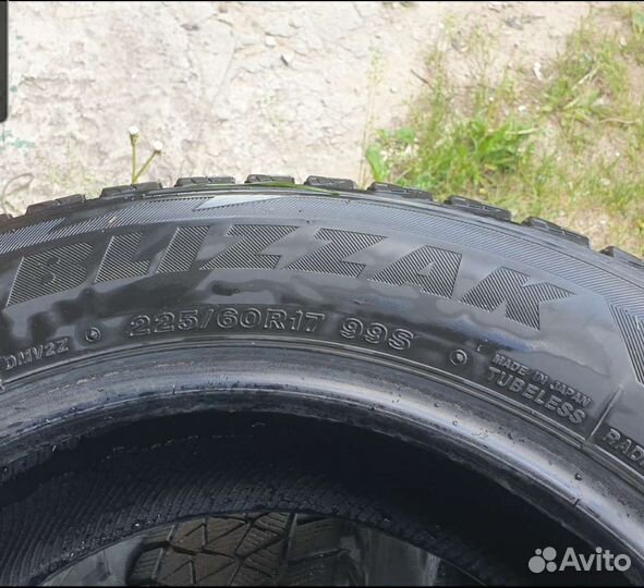 Bridgestone Blizzak DM-V2 225/60 R17 99S