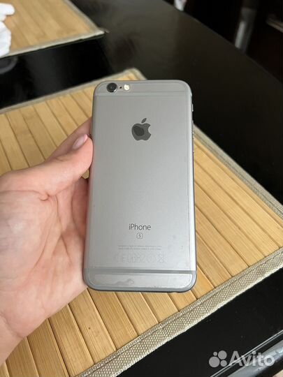 Телефон iPhone 6s