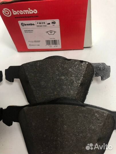 Тормозные колодки передние brembo p86018