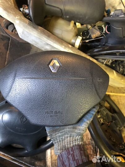 Подушка безопасности водителя Renault Megane 1 Sce