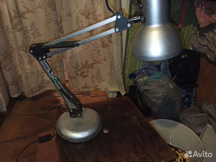 Лампа настольная
