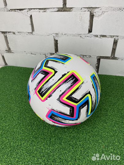 Футбольный мяч adidas