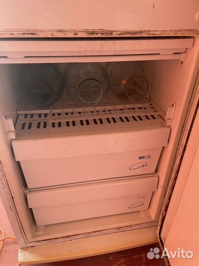 Продам двухкамерный холодильник