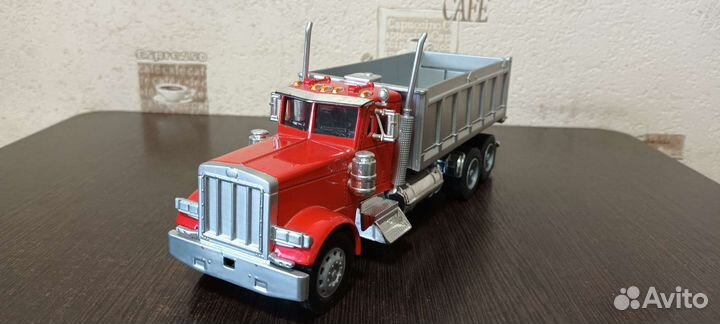 Модель Peterbilt 1/32
