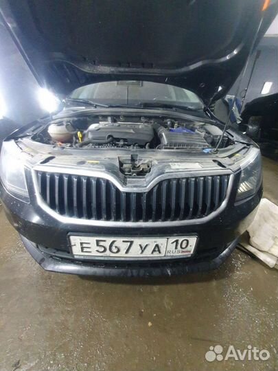 Оклейка автомобили антигравийной пленкой. Винил