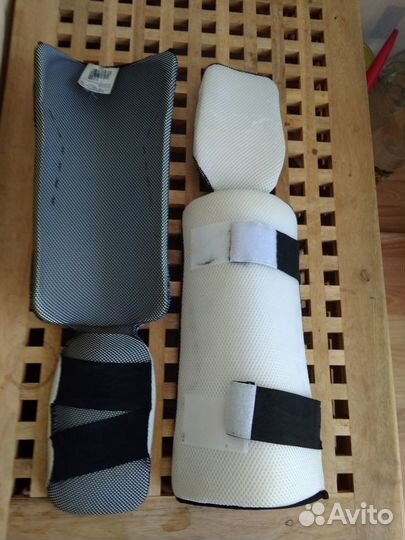 Перчатки и наколенники бокс, борьба, спорт