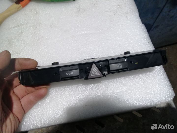 Кнопка аварийки Opel Astra H Zafira B