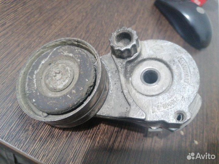 Натяжной ролик поликлиновой ремень Opel Astra H