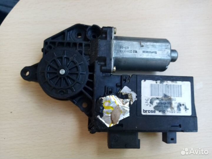 Мотор стеклоподъемника Пежо 307 правая дверь