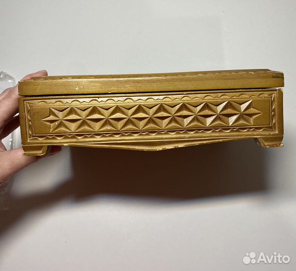 Шкатулка резная деревянная