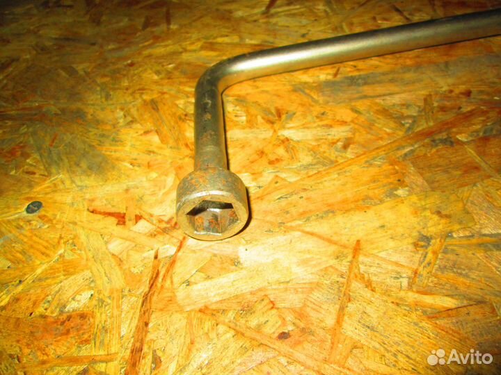 Ключ колесных болтов BMW 17