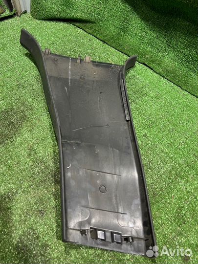 Накладка в салоне правая Renault Megane K4M 2008