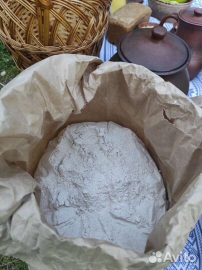 Мука на каменных жерновах цельнозерновая пшеничная