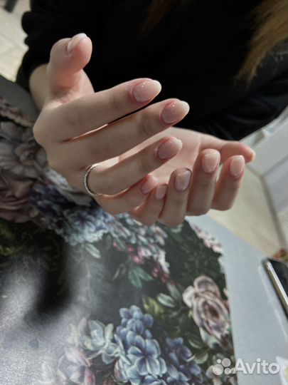 Модель на комби маникюр с покрытием гель-лак