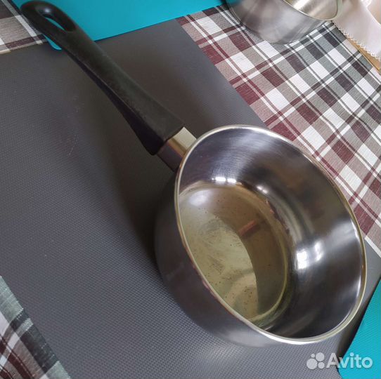 В сад: Тарелки Ковш Чайник Салатник Скалка Кружки