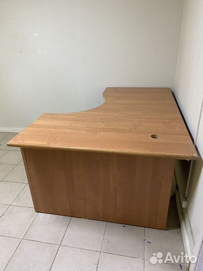 Офисный стол