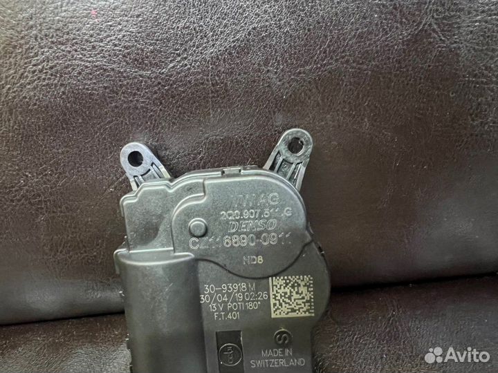 Моторчик заслонки отопителя бу Skoda Octavia A7