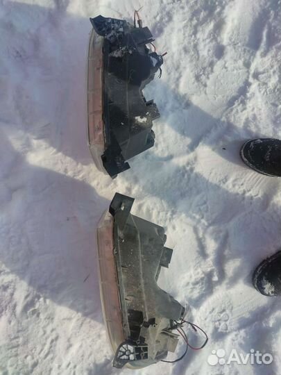 Фары линзованные б/у Toyota Tundra