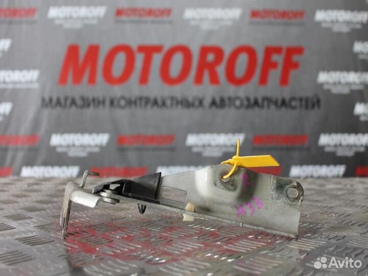 Шарнир капота Цефиро A33 правый А588