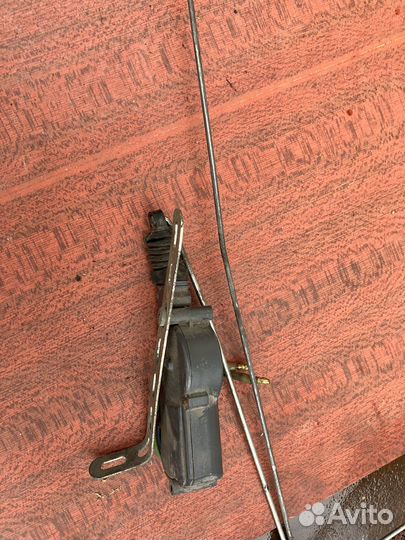 Замок задней левой двери Volvo 440, 460