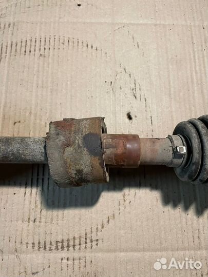 Привод левый VW Passat B3 1.8