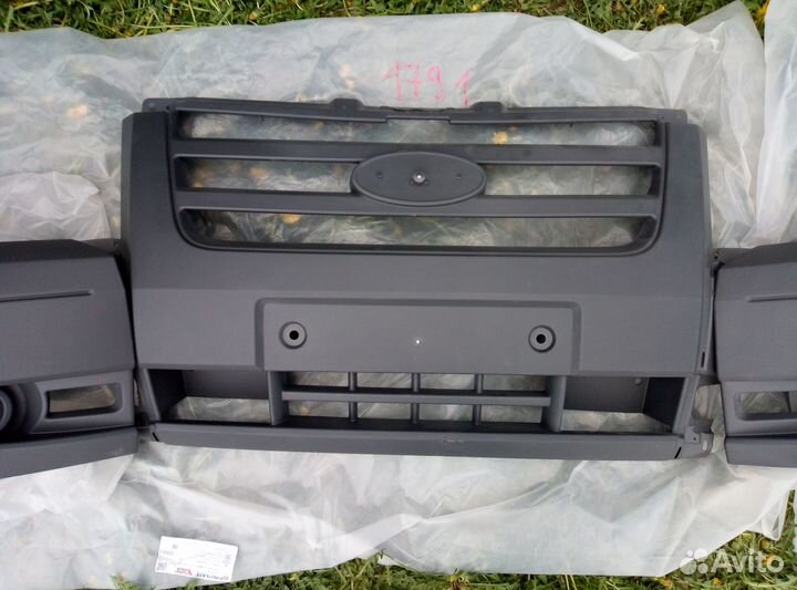 Бампер передний (3-и части) форд транзит 06