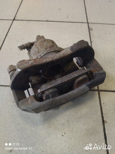 Суппорт тормозной передний левый Chevrolet Cruze
