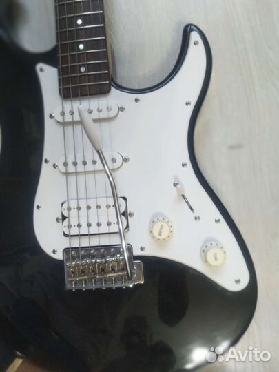 Акустическая гитара yamaha