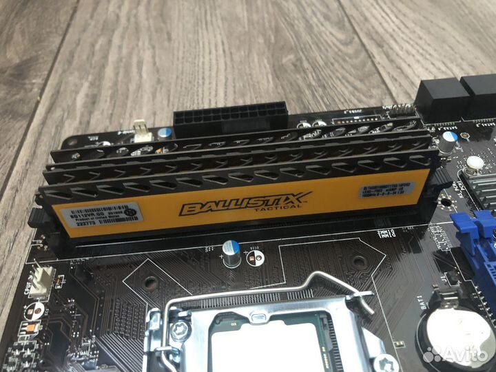 Материнская плата с процессором и оперативкой