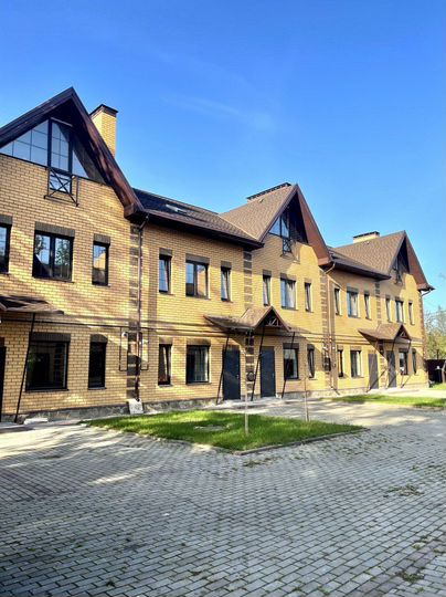 3-к. квартира, 198 м², 3/3 эт.