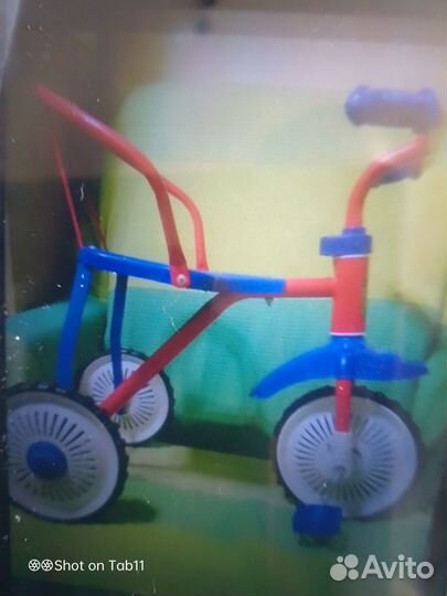 Детский велосипед трёхколёсный