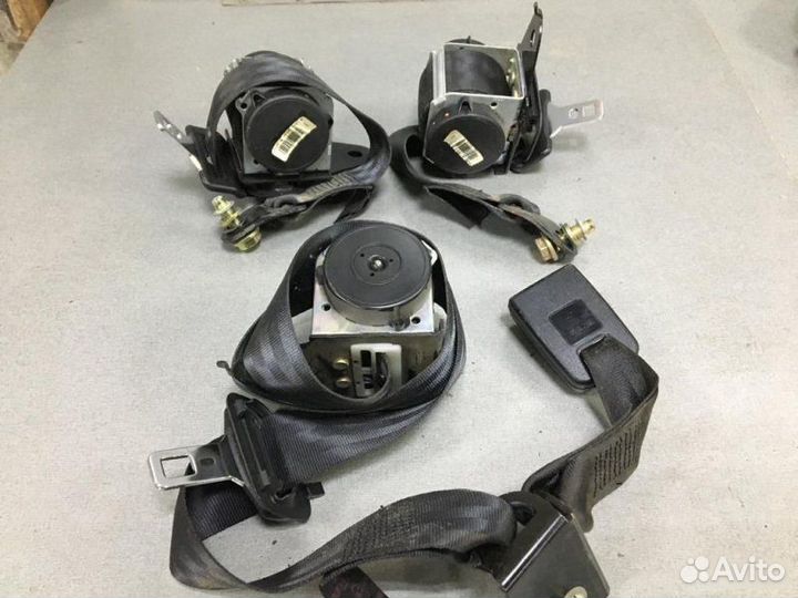 Ремень безопасности задний Nissan Primera P12