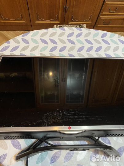 Телевизор LG б/у на запчасти. Разбита матрица