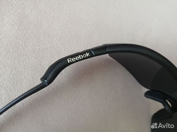Очки Reebok солнцезащитные