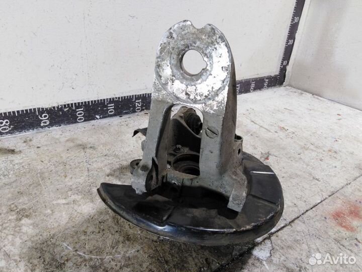 Кулак задний правый бмв