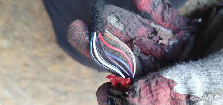 Зеркало левое электрическое Volkswagen Golf V 200